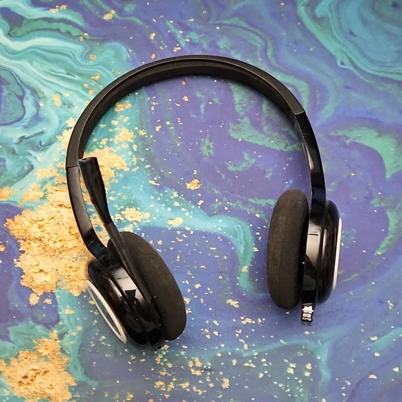 Logitech Wireless Headset - Picture 2 of 4